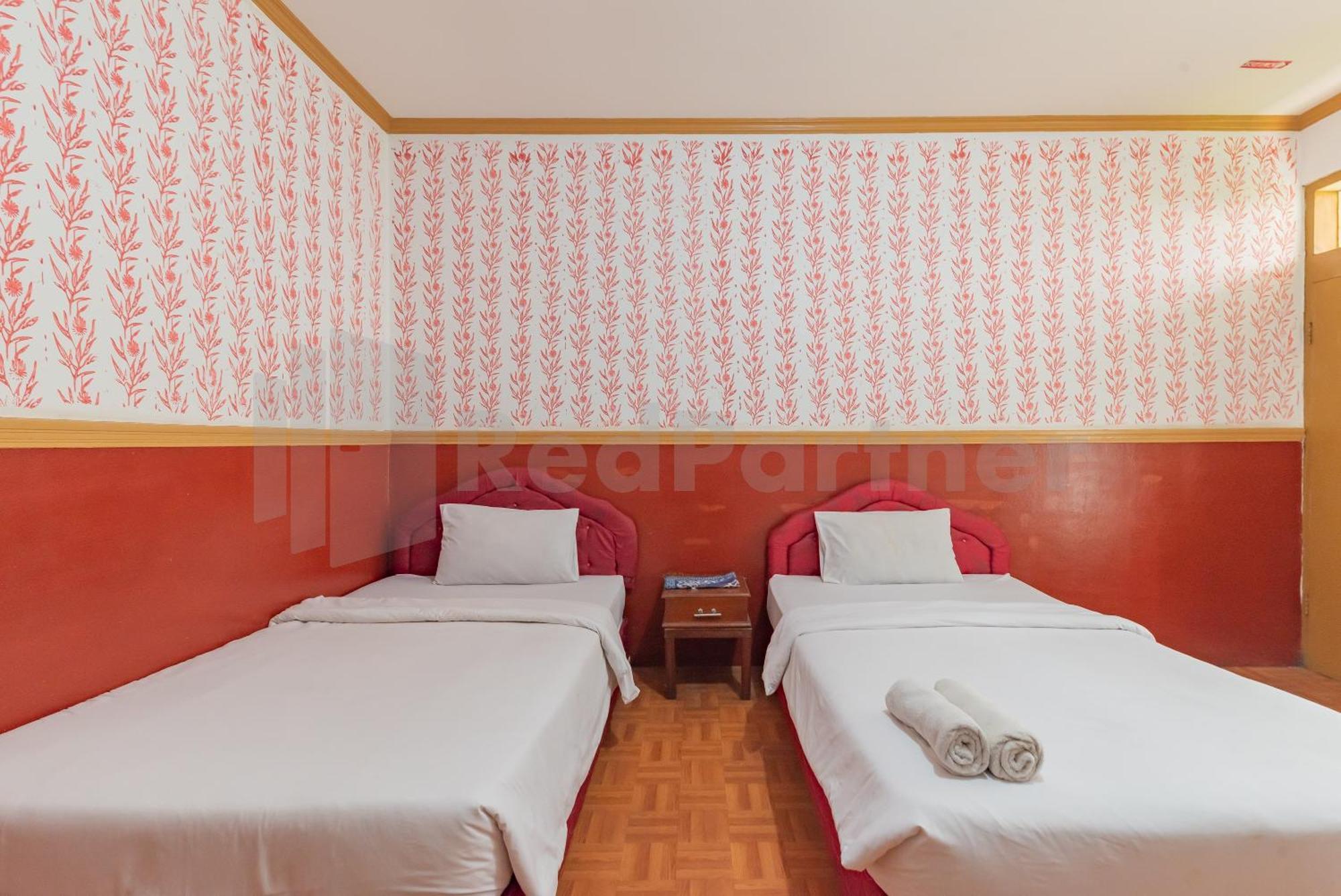Seruni Guest House Near Alun Alun Lembang Mitra Reddoorz Esterno foto