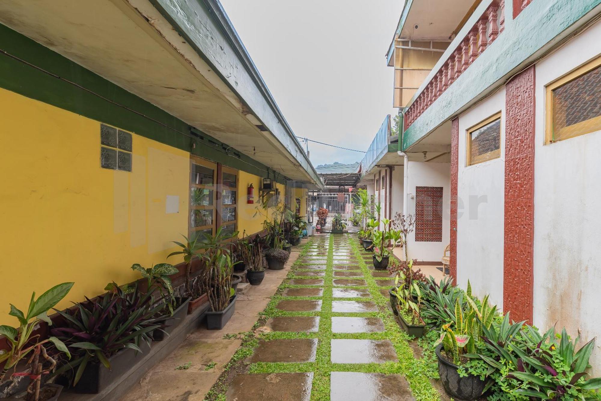 Seruni Guest House Near Alun Alun Lembang Mitra Reddoorz Esterno foto