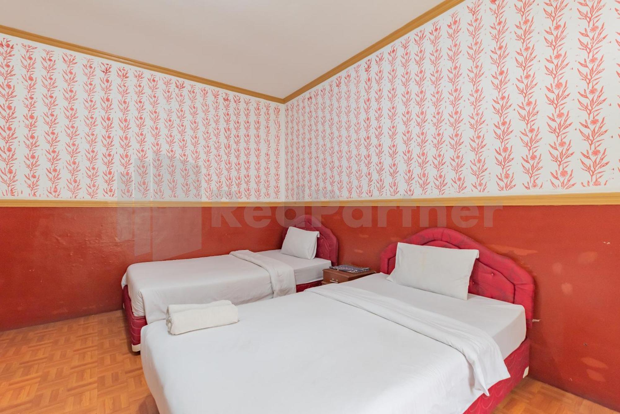 Seruni Guest House Near Alun Alun Lembang Mitra Reddoorz Esterno foto